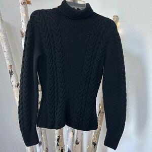 BLACK CABLE FITTED TURTLENECK SWEATER
